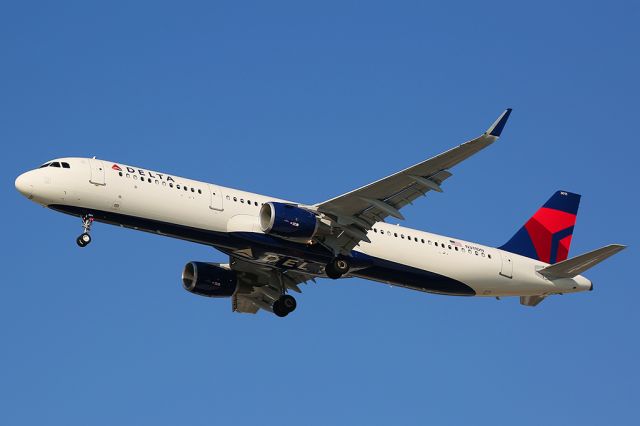 Airbus A321 (N311DN)