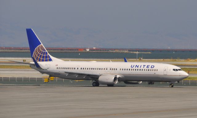 Boeing 737-900 (N37422) - United Airlines Boeing 737-924(ER)(WL) N37422 in San Francisco