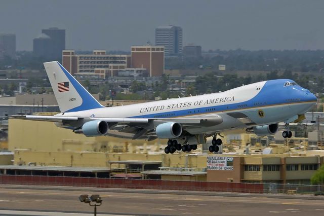 Boeing 747-200 (92-9000) - Boeing VC-25A (747-2G4B) 92-9000 carried President Barack Obama to Phoenix Sky Harbor on Tuesday, August 6, 2013.