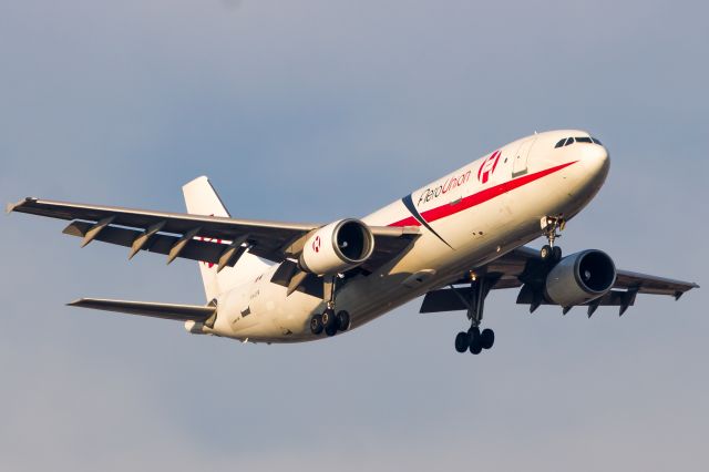 Airbus A300F4-600 (XA-LFR) - Final approach to 05R