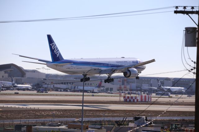 BOEING 777-300ER (JA798A)