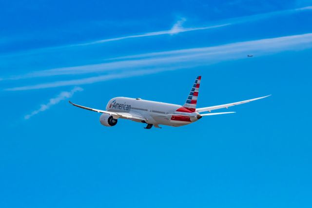 Boeing 787-9 Dreamliner (N836AA) - American Airlines 787-9 taking off from PHX on 12/16/22. Taken with a Canon R7 and Tamron 70-200 G2 lens.