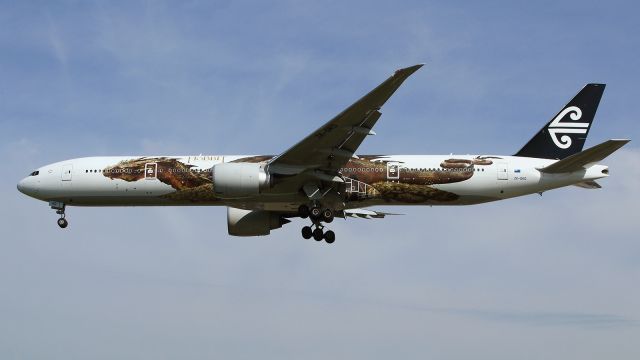 BOEING 777-300 (ZK-OKO)