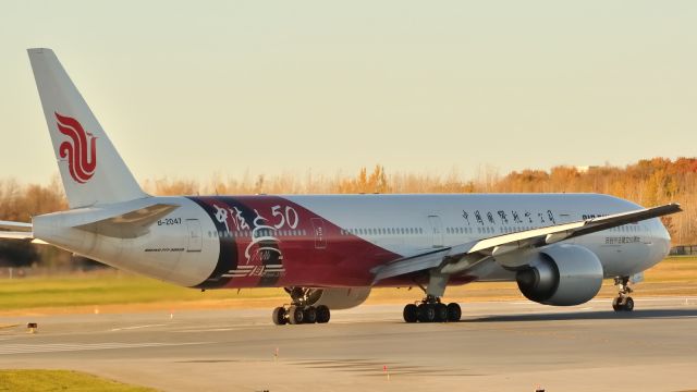 BOEING 777-300ER (B-2047)