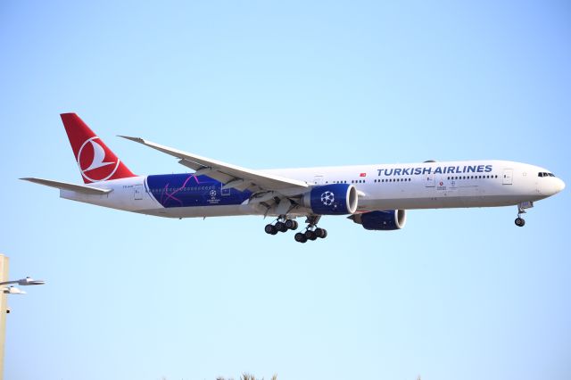 BOEING 777-300ER (TC-LJJ)