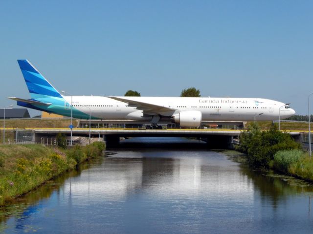 BOEING 777-300 (PK-GIE)