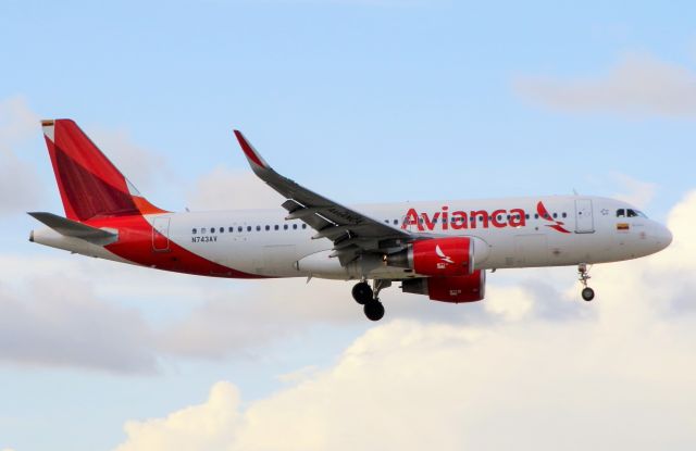 Airbus A319 (N743AV)