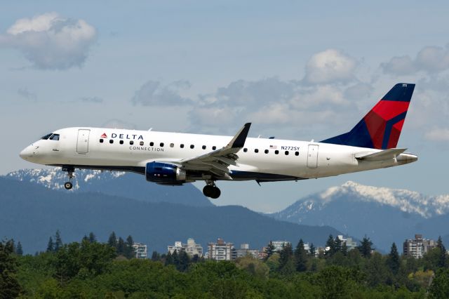 Embraer 175 (N272SY)