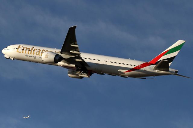 Boeing 777-200 (A6-EGY)