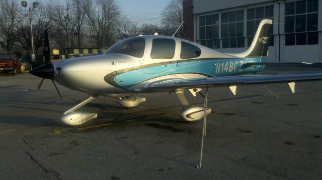 Cirrus SR-22 (N148CZ)