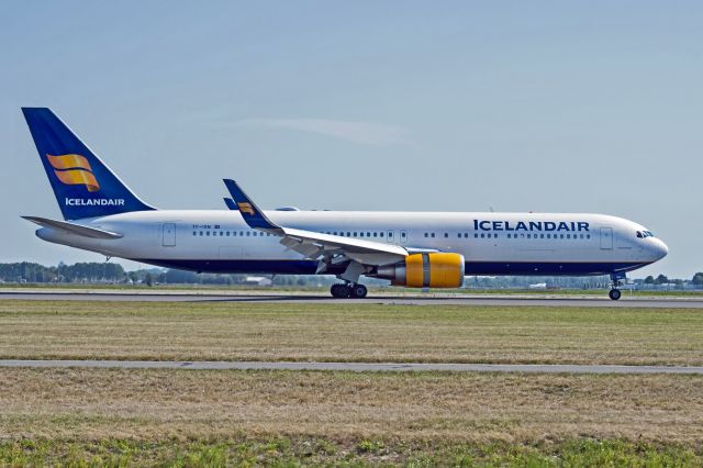 BOEING 767-300 (TF-ISN)