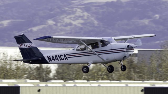 Cessna Skyhawk (N441CA) - Cessna 172R at Livermore Municipal Airport, December 2022