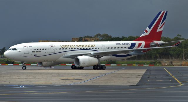 Airbus A330-300 (ZZ-332) - Taxiing to it's stand 