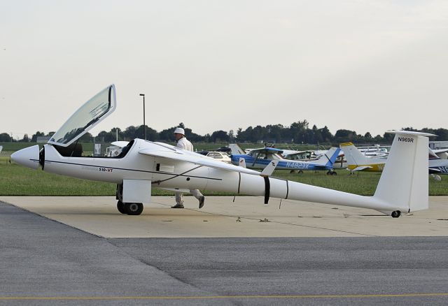 STEMME TG-11 (N969R) - Seen at KFDK on 8/23/2009.  This aircraft not only has foldable wings, but also a retractable propeller.