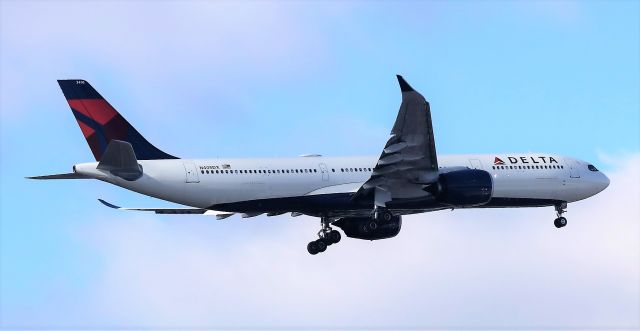 Airbus A330-900 (N405DX)