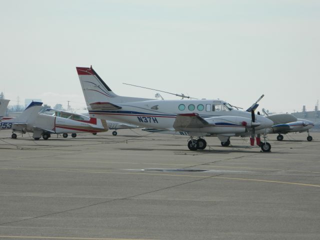 Beechcraft King Air 90 (N37H)