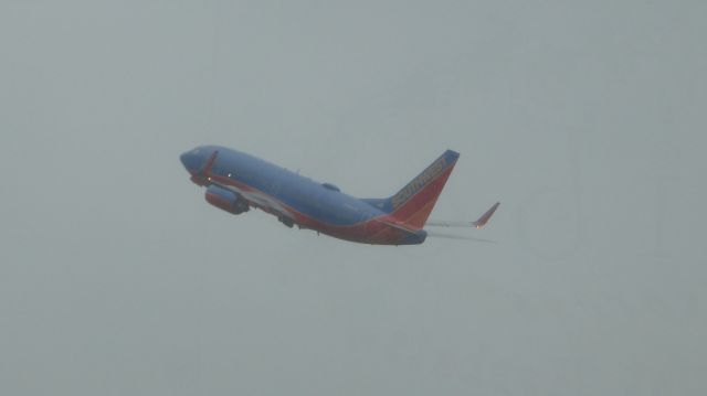 Boeing 737-700 (N768SW)