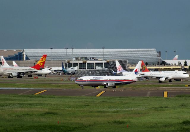 BOEING 737-400 (9M-MMF)