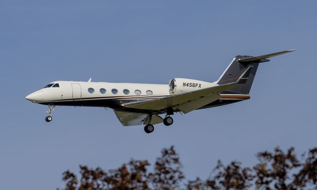 Gulfstream Aerospace Gulfstream IV (N456FX) - Runway 20R arrival @KDPA.