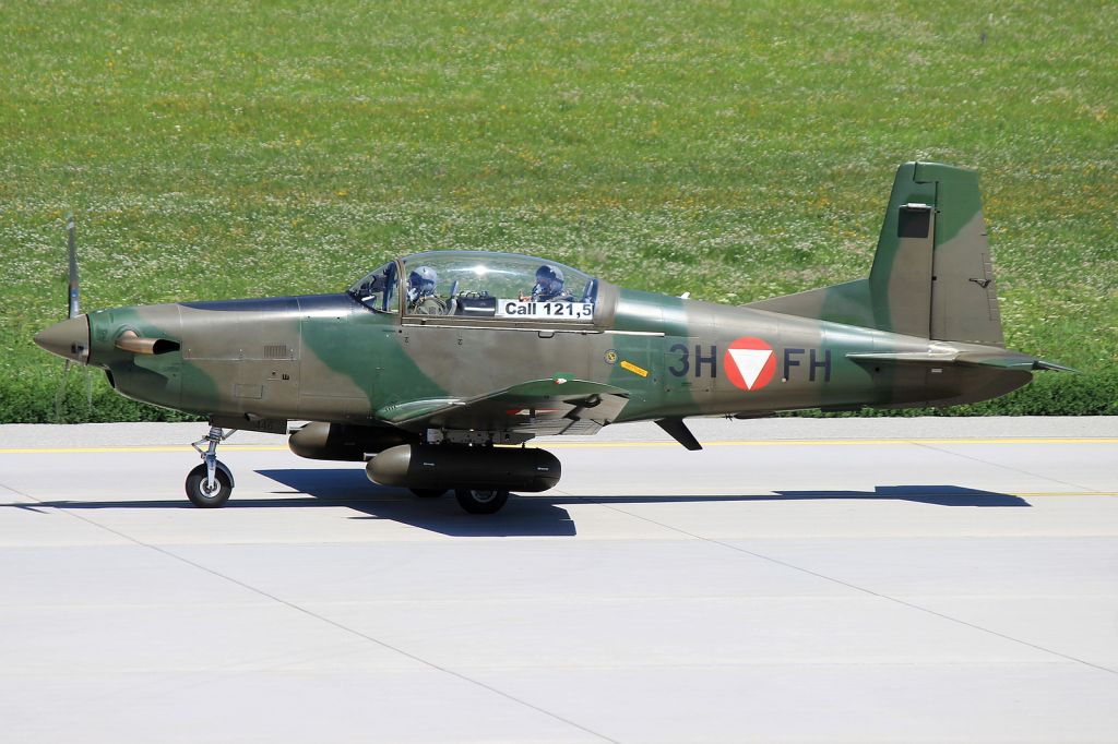 Pilatus PC-7 Astra (3HFH)