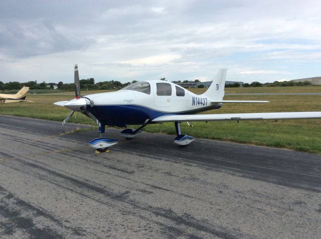 Cessna 350 (N1443T)