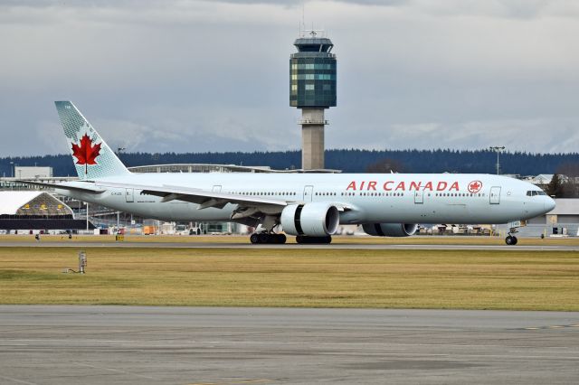 BOEING 777-300 (C-FJZS)