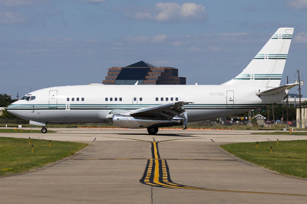 Boeing 737-200 (N370BC)