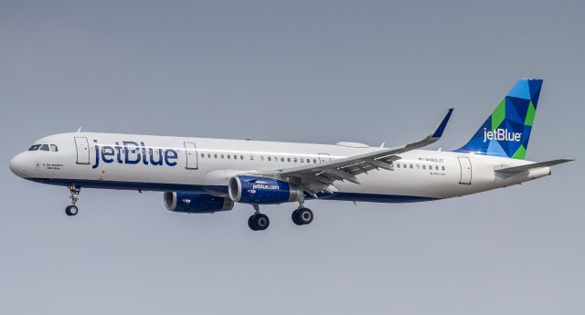 Airbus A321 (N962JT)