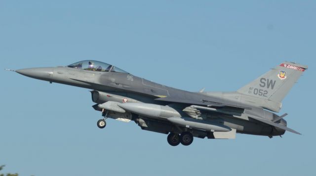 Lockheed F-16 Fighting Falcon (01-0052)