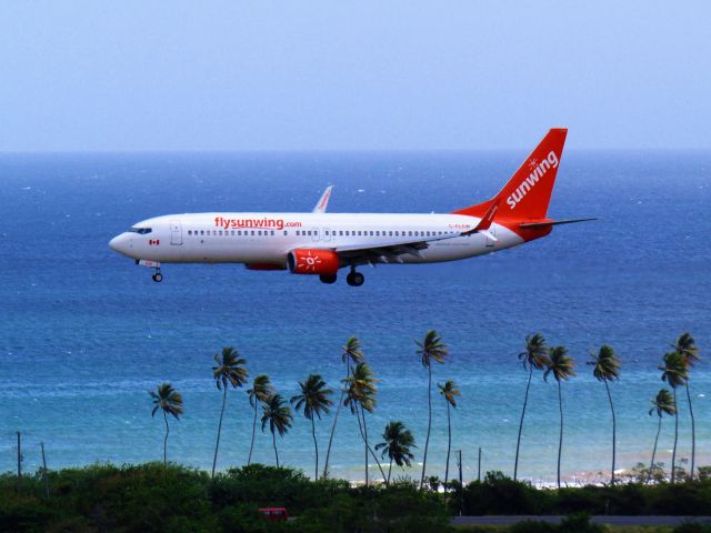 Boeing 737-800 (C-FLSW)