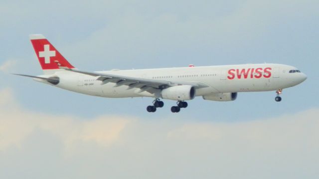 Airbus A330-300 (HB-JHH)