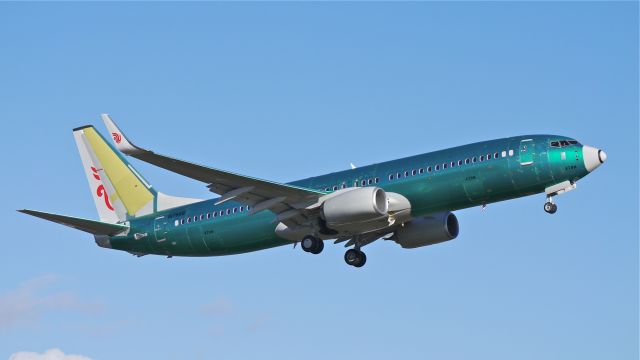 Boeing 737-800 (N1786B) - BOE911 makes a missed approach to Rwy 16R during its maiden flight on 2/3/14. (LN:4790 cn 41094).  Permanent registration will be B-1945.