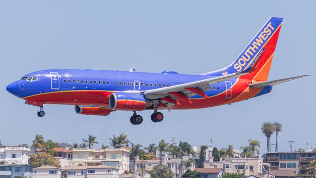 Boeing 737-700 (N235WN) - Southwest 1908 arriving from Sacramento