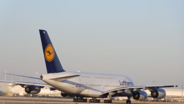 Airbus A380-800 (D-AIMB)