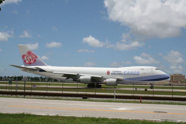 Boeing 747-400 (B-18719)