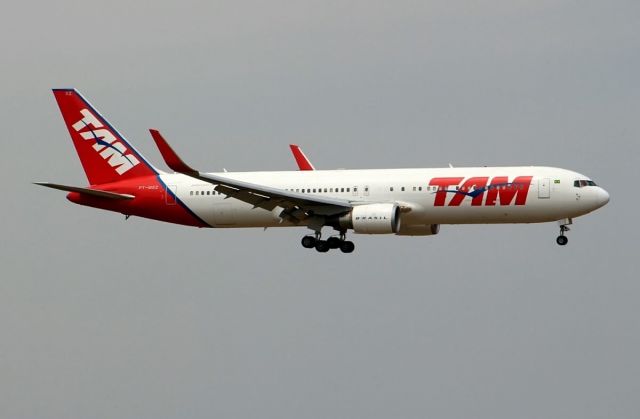 BOEING 767-300 (PT-MSZ)