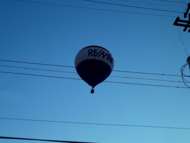 — — - Hot air balloon in Kalamazoo.