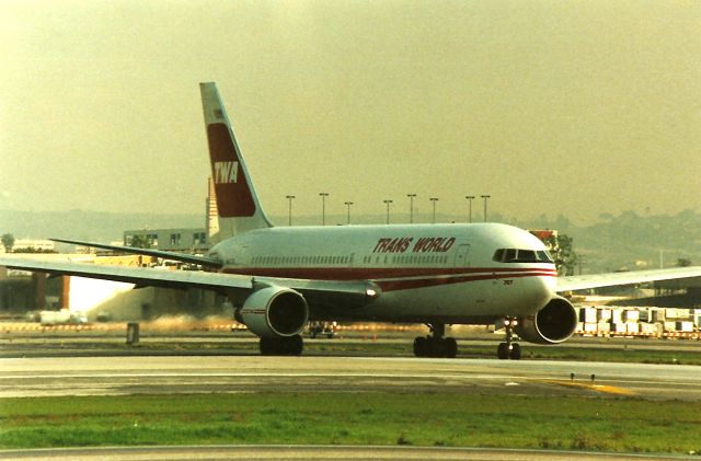 BOEING 767-200 (N607TW) - KLAX - then rare 25 L airliner departures in effect this day - TWA 767 idles on out for departure to JFK.