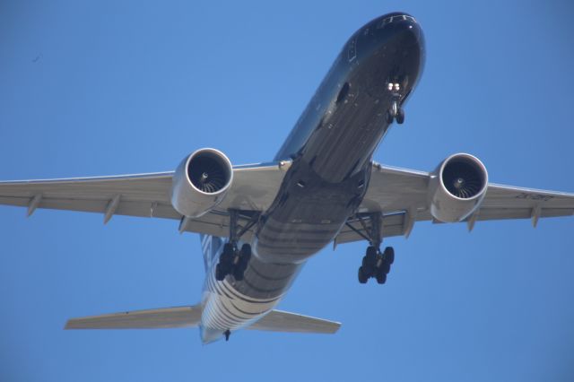 Boeing 777-200 (ZK-OKQ)