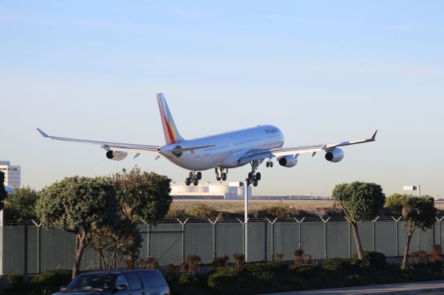 Airbus A340-300 (RP-C3437)