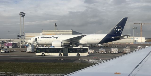 Boeing 777-200 (D-ALFH) - 11/30/23 loading on the cargo ramp