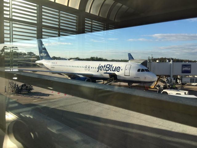 Airbus A320 (N516JB) - JBU a320 on its way up to Hartford CT at Gate 1 at KMCO