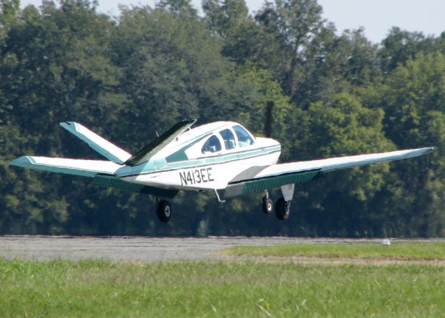 Beechcraft 35 Bonanza (N413EE) - 1962 Beech P35 taking off at Downtown Shreveport.