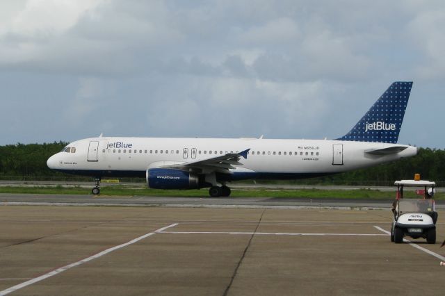 Airbus A320 (N656JB)