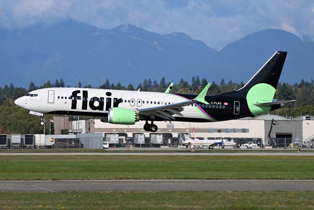 Boeing 737 MAX 8 (C-FLKO)