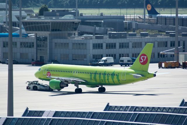 Airbus A320 (VQ-BDE) - S7 Siberia Airlines A320-214 cn3866