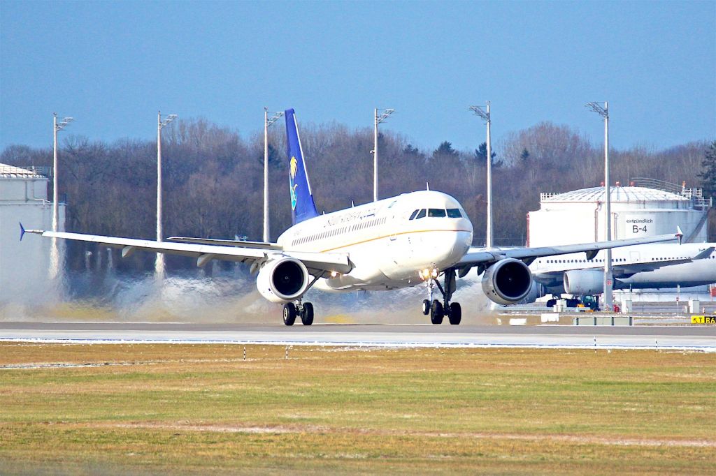 Airbus A320 (HZ-ASE)