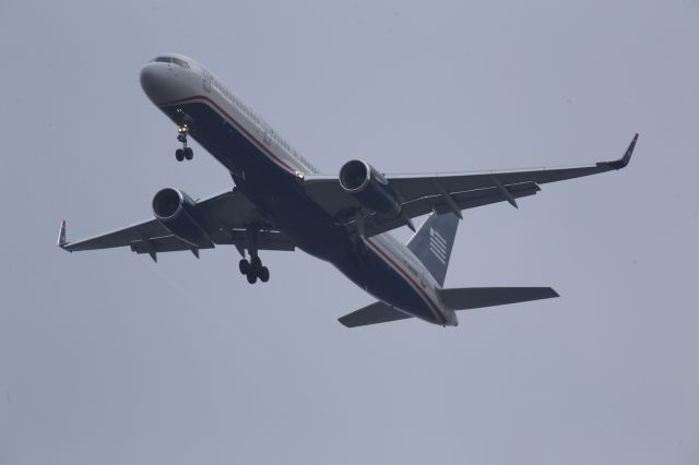 Boeing 757-200 (N909AW)