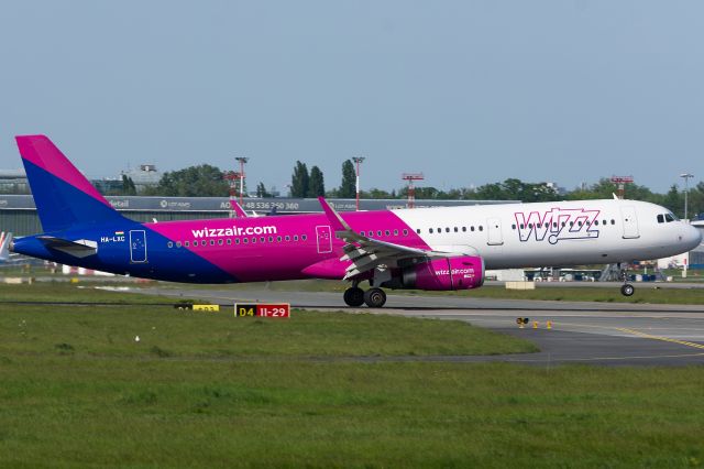 Airbus A321 (HA-LXC)