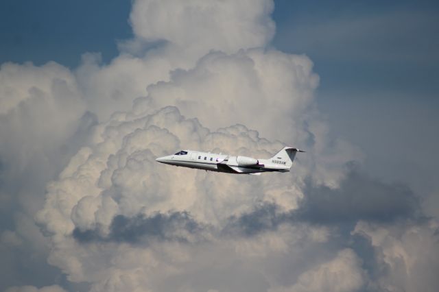 Learjet 55 (N989AW)